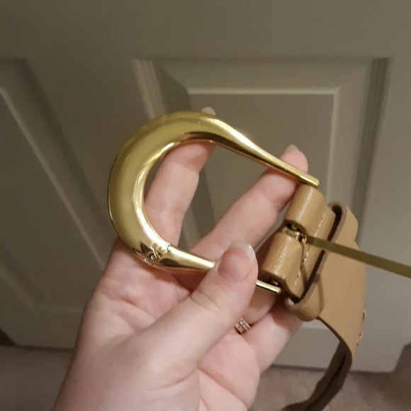 Tan color Guess belt - Picture 5 of 6